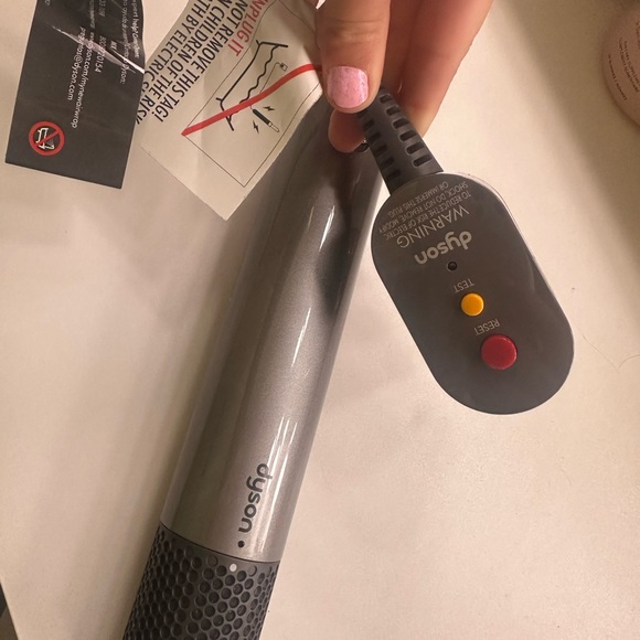 Dyson Airwrap Multi-Styler - Picture 2 of 4